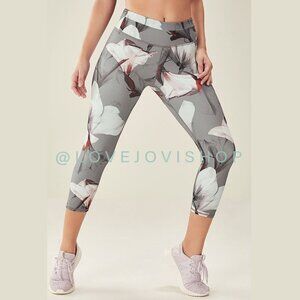 Athleisure | Fabletics Mirage Capri Legging in Clay | Powerlite | Activewear | L